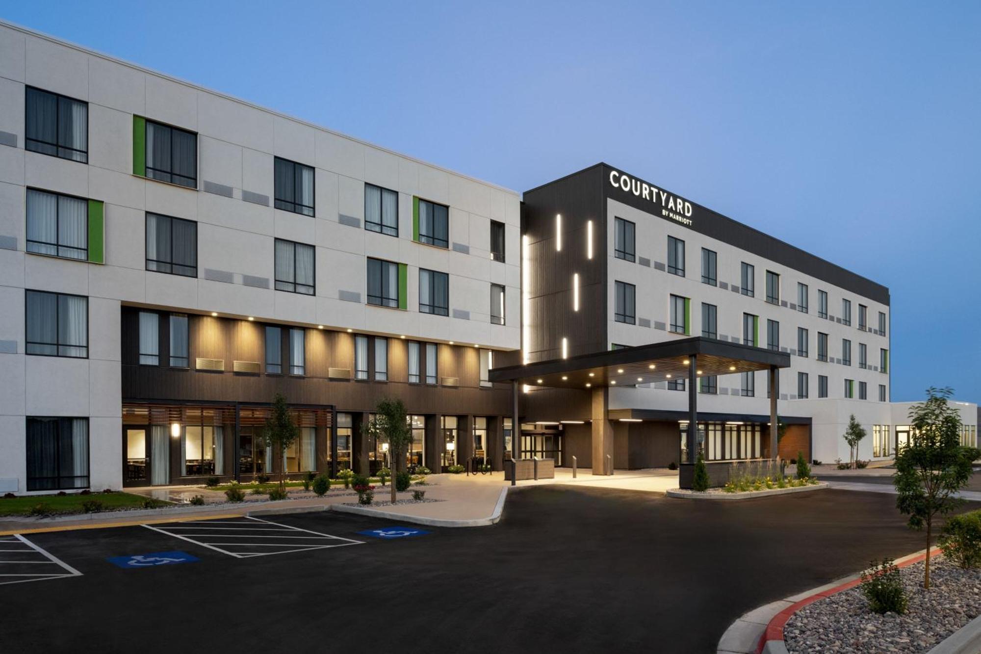 Hotel Courtyard By Marriott *