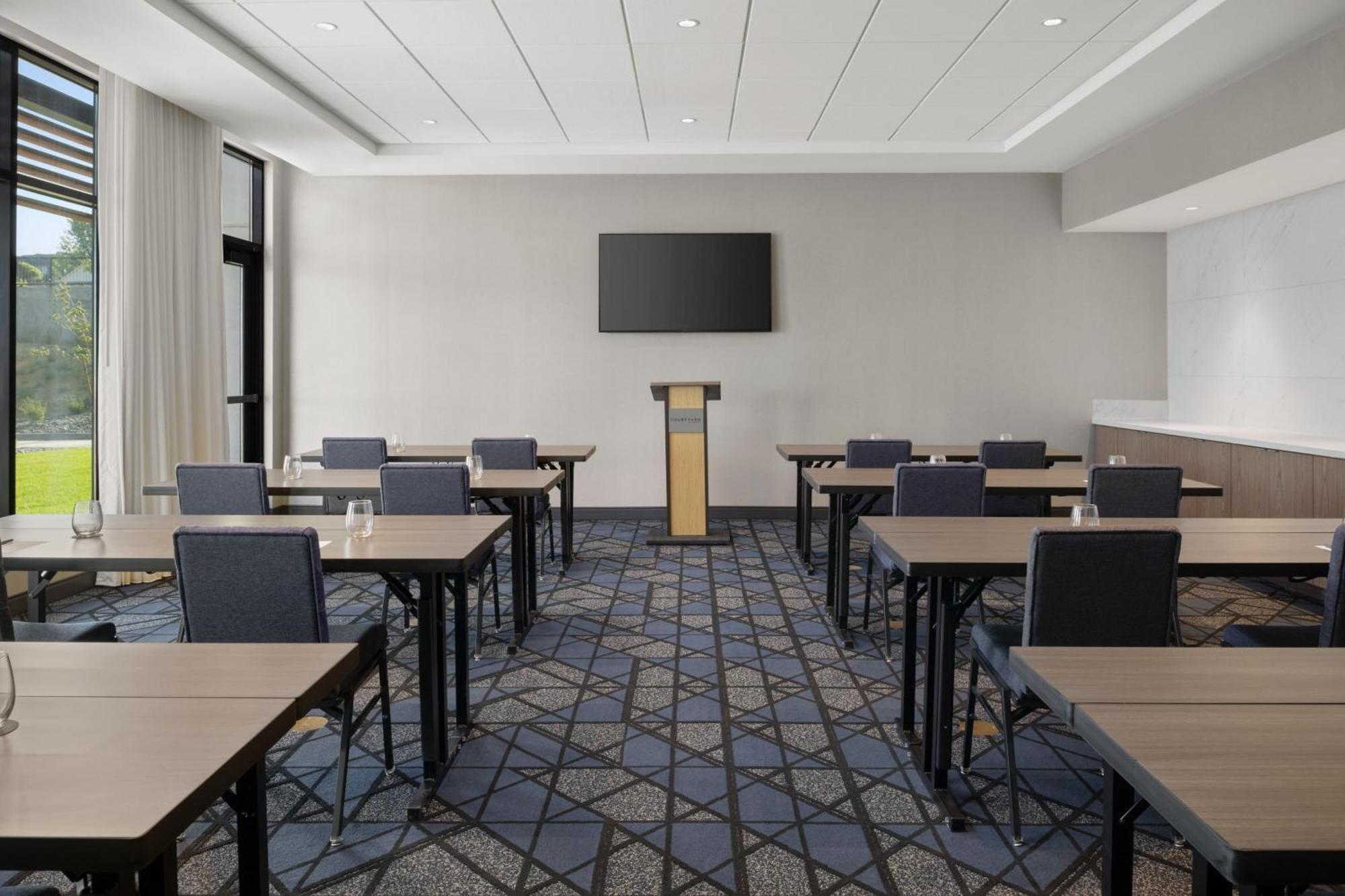 Courtyard By Marriott *