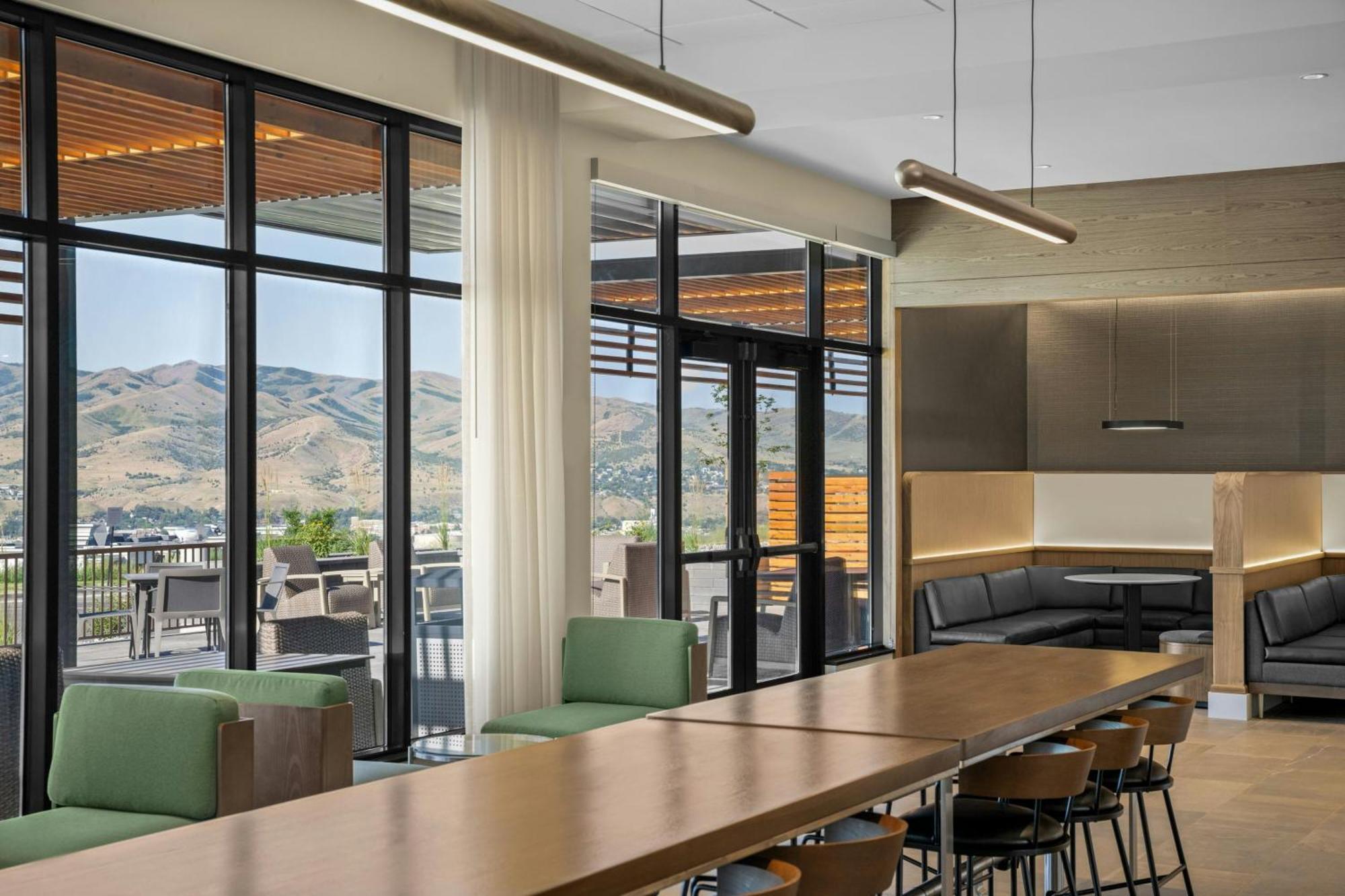 Courtyard By Marriott *